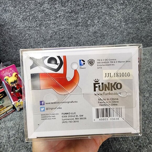 Lot Funko Pop! Vinyl DC Universe Harley Quinn with Mallet #45 + Keychain DC Mini - Picture 9 of 9